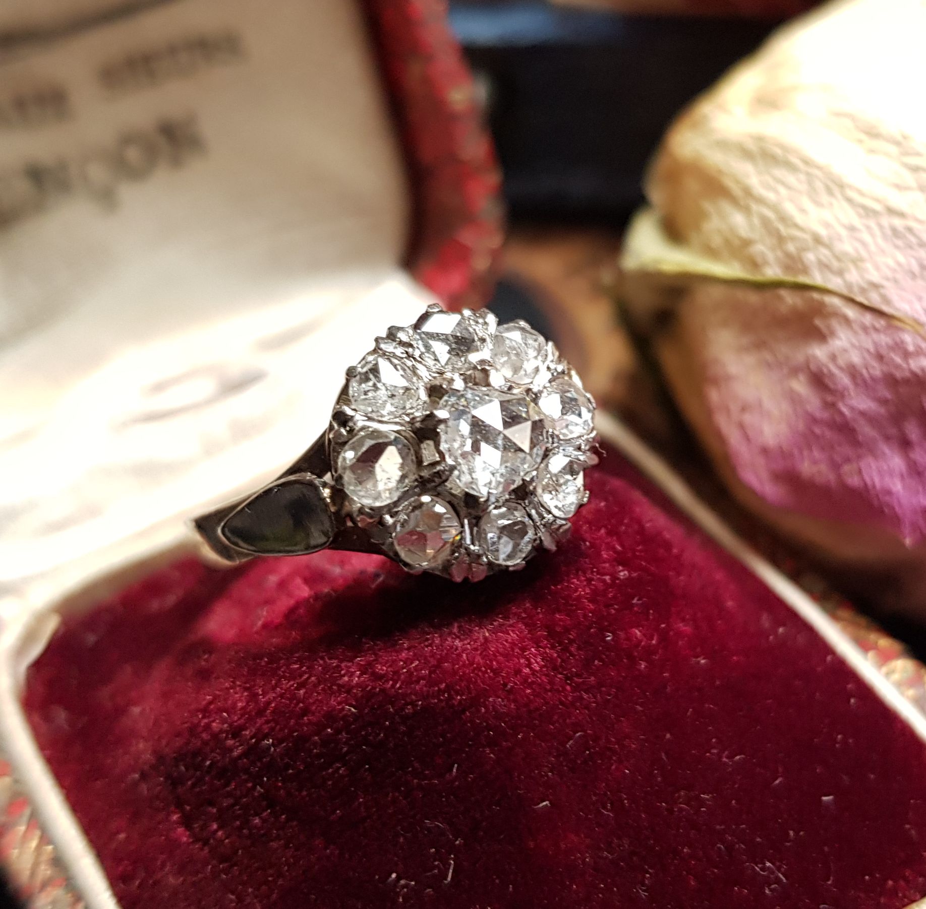 Bague marguerite diamants taille ancienne