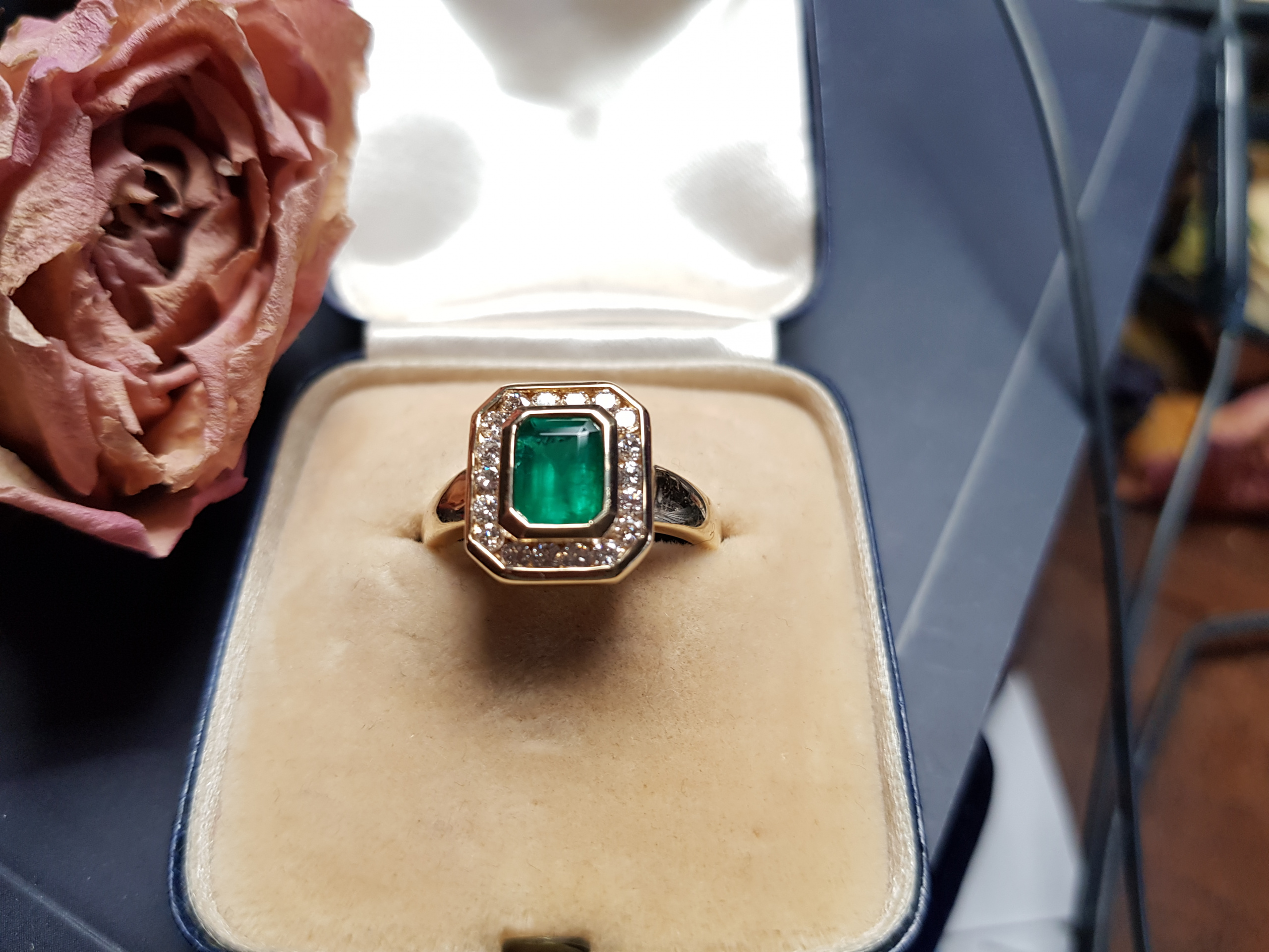 bague émeraude et diamants