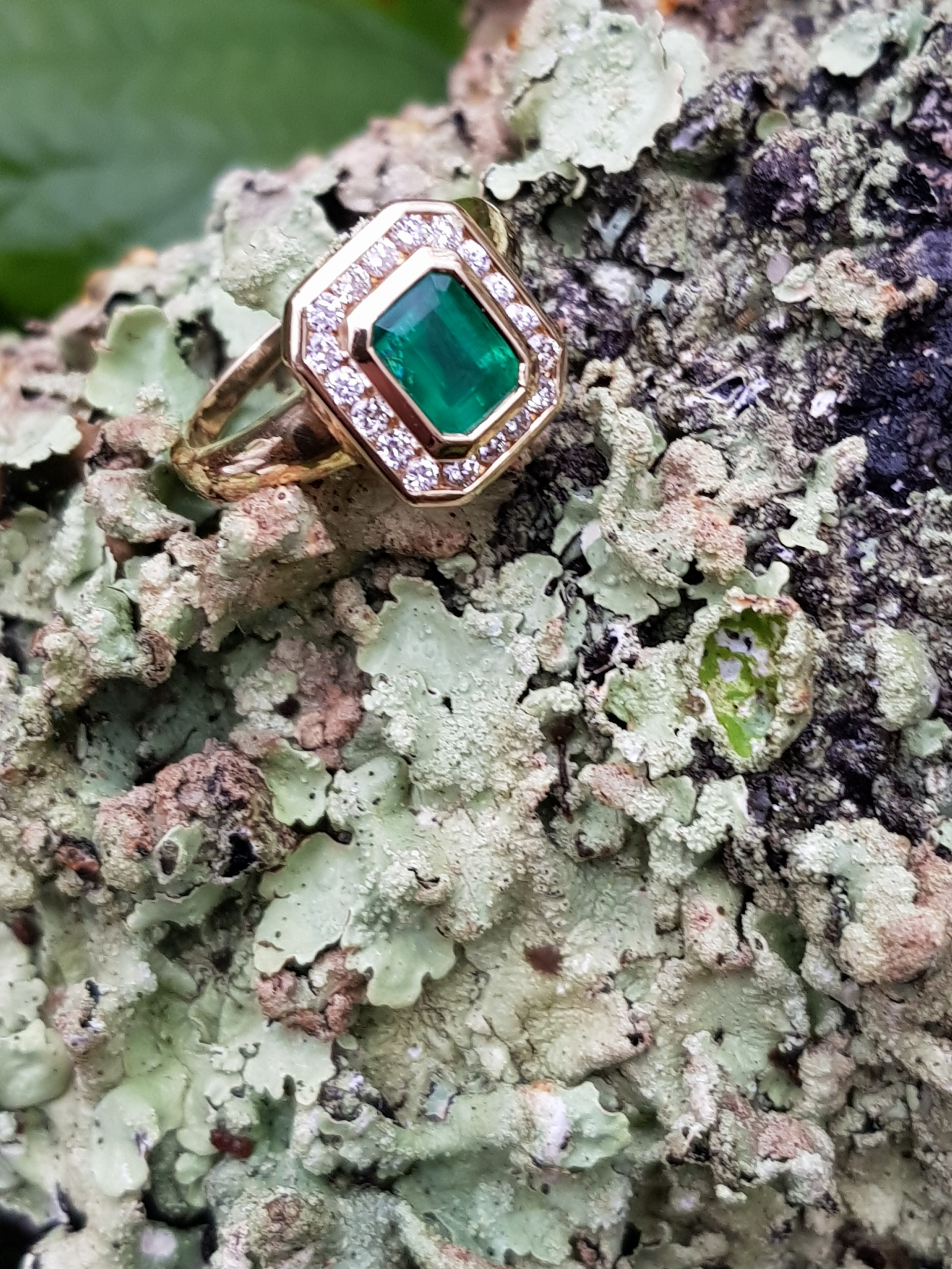 bague émeraude et diamants