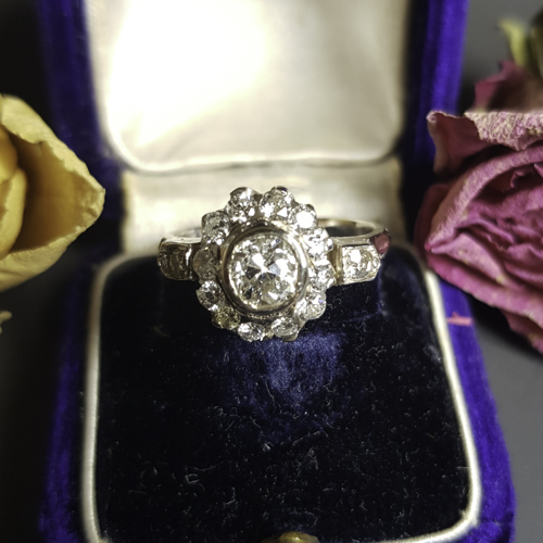 Grey Gold pompadour Ring with Diamonds