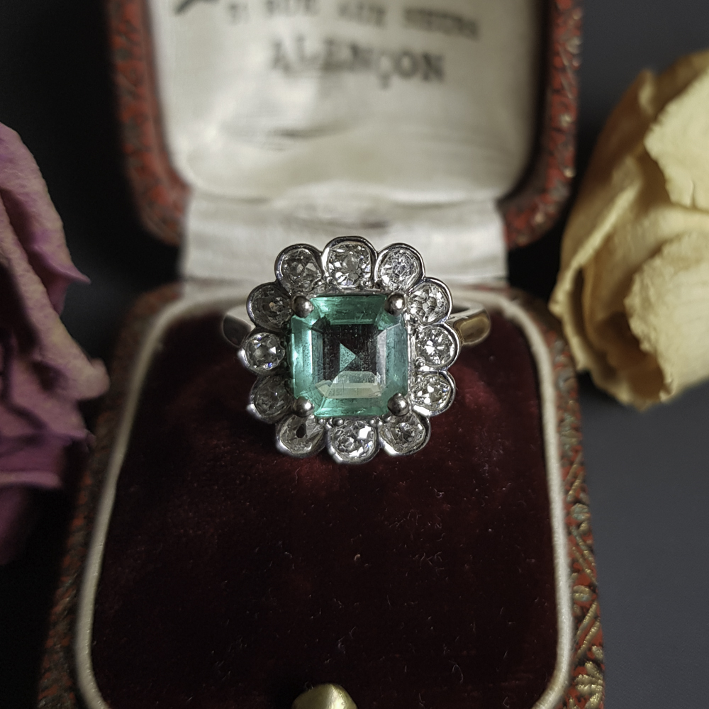 Grey gold Ring with emerald and old cut diamond