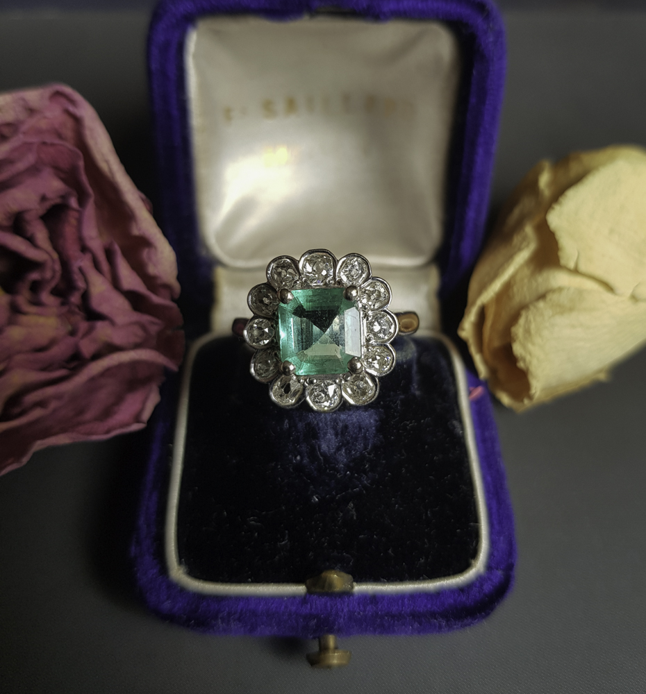 Grey gold Ring with emerald and old cut diamond