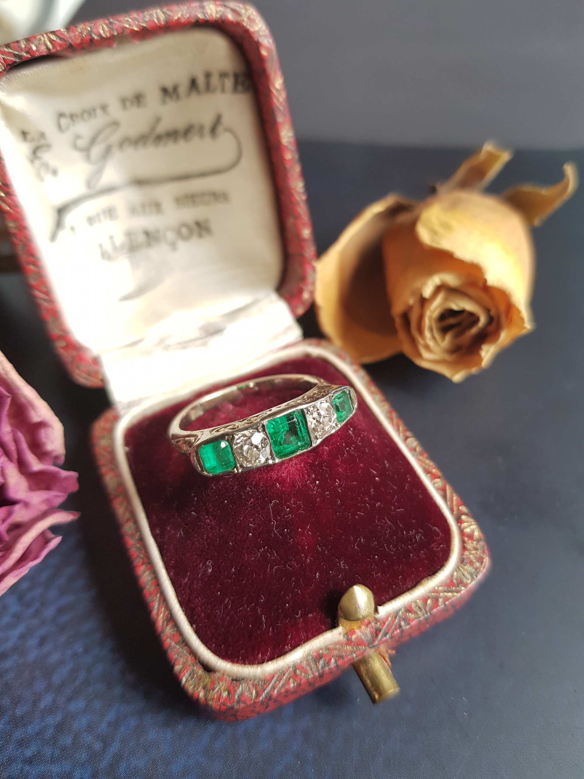 Bague émeraudes et diamants taille ancienne
