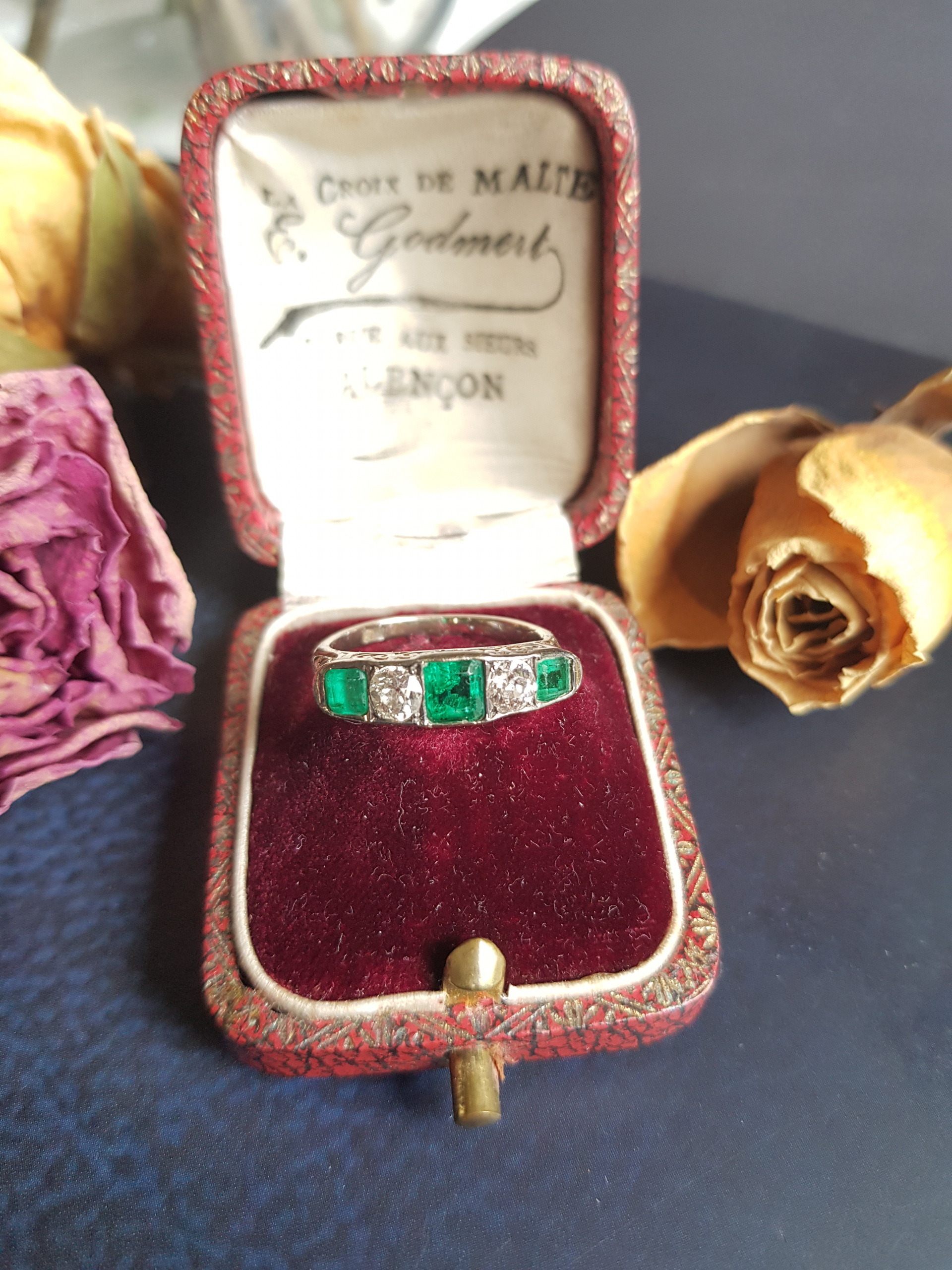 Bague émeraudes et diamants taille ancienne