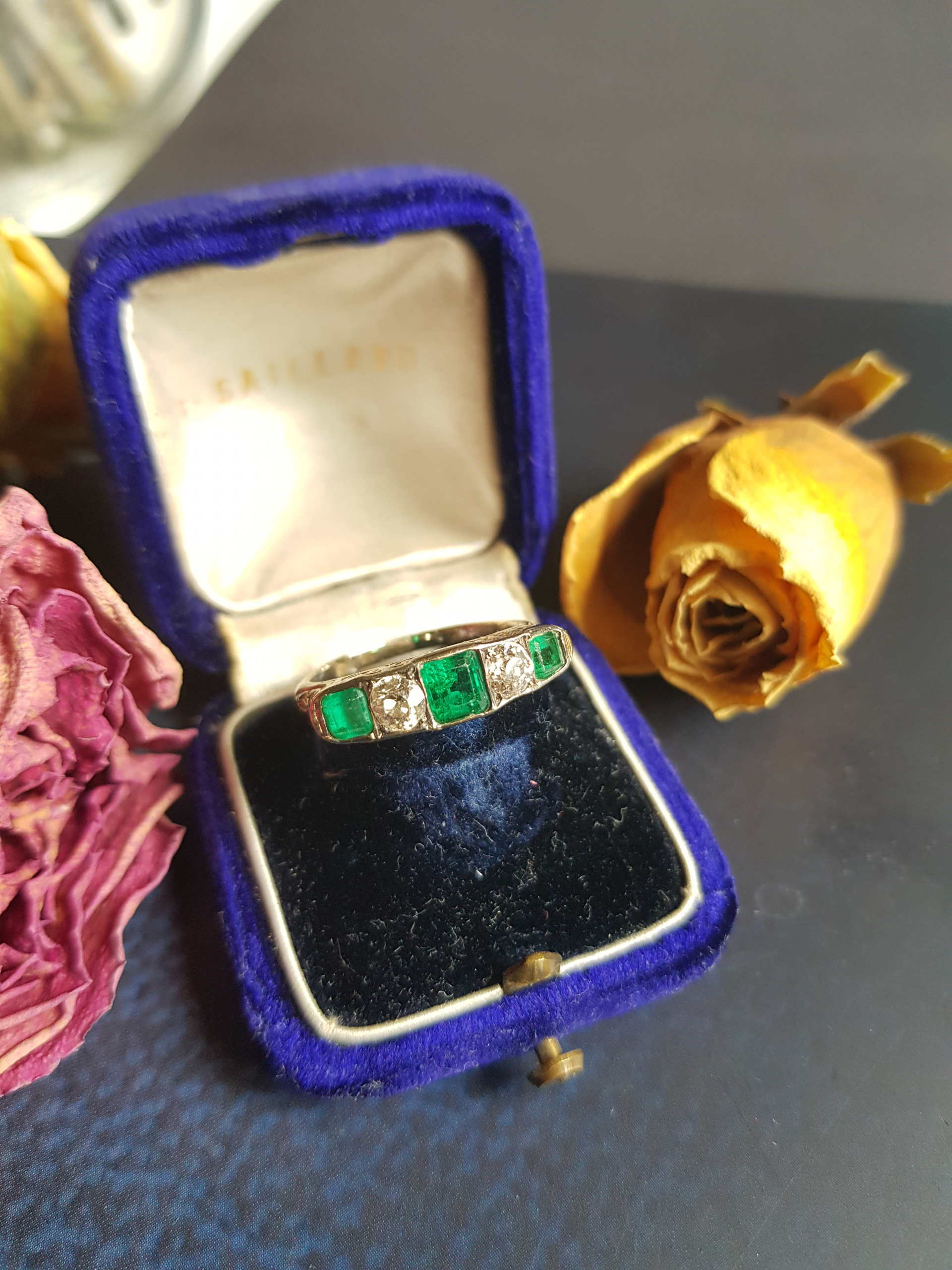 Bague émeraudes et diamants taille ancienne