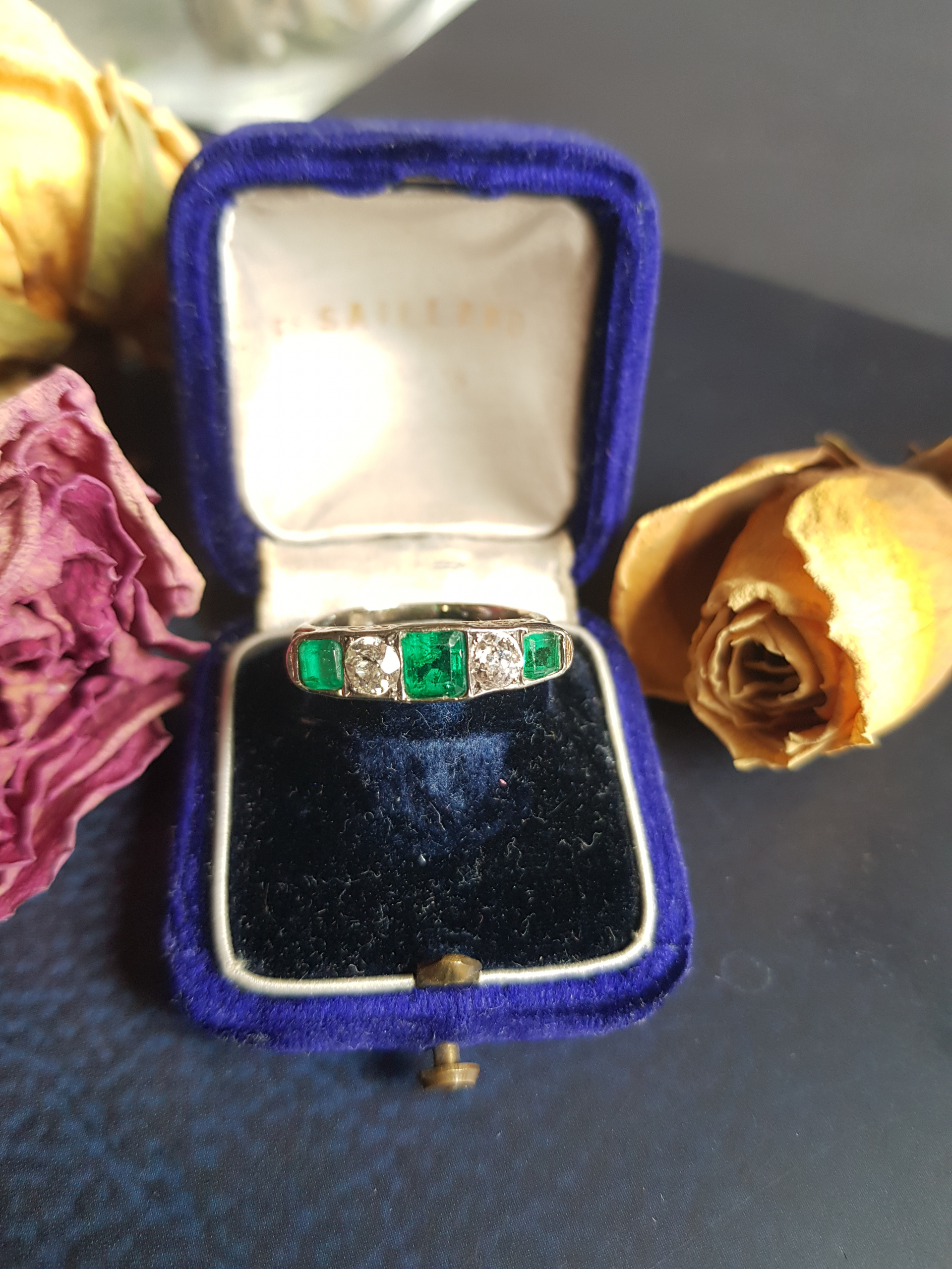 Bague émeraudes et diamants taille ancienne